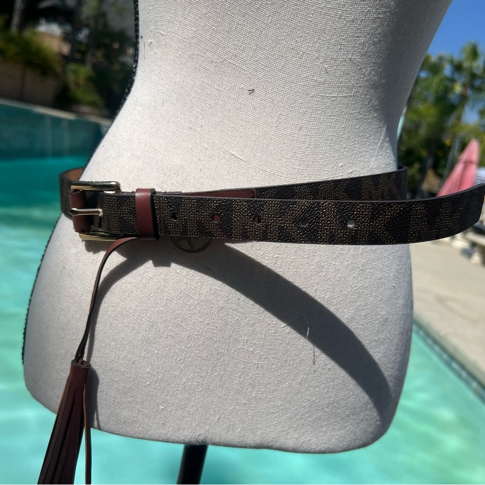 Leather Michael Kors belt, gold emblem and cute tassle detail.